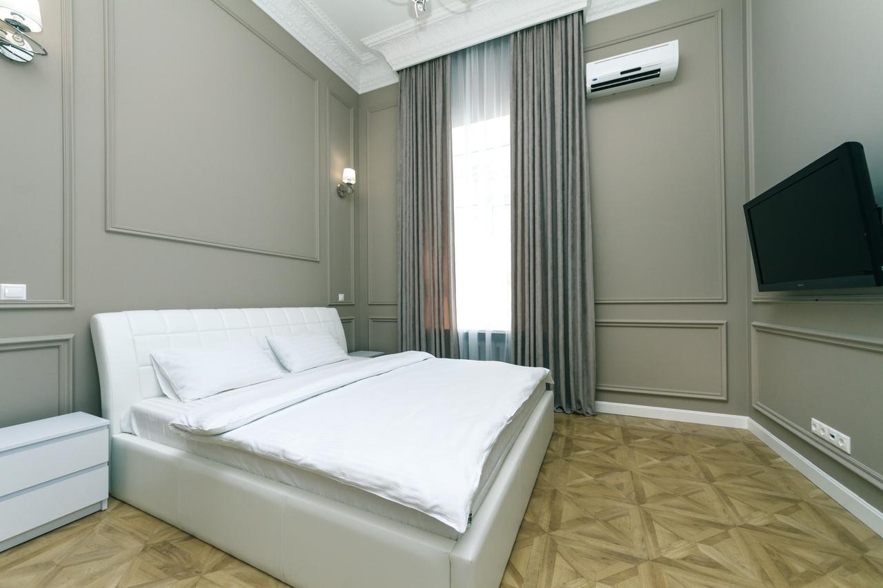Vip Near Kreschatyk, 31а Pushkinska Street Апартаменты *