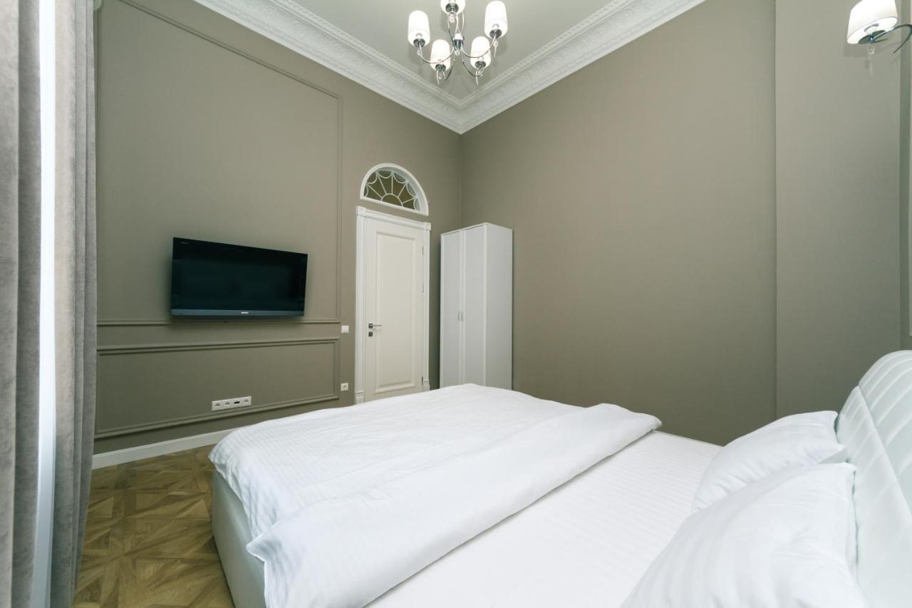 Vip Near Kreschatyk, 31а Pushkinska Street *
