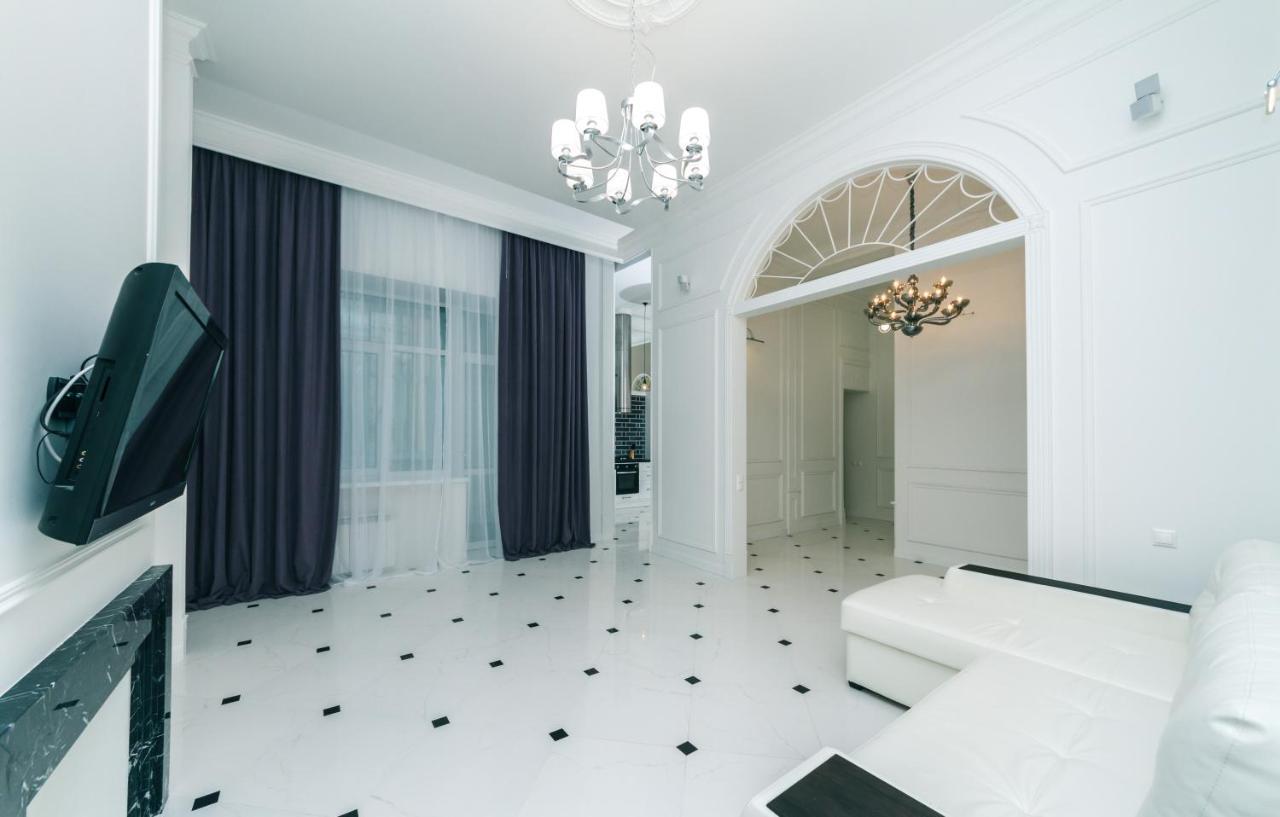 Vip Near Kreschatyk, 31а Pushkinska Street *