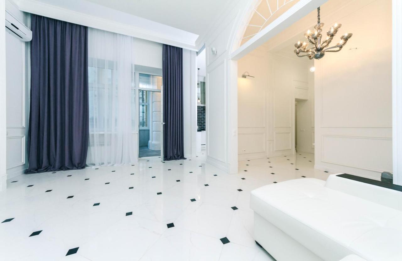 Vip Near Kreschatyk, 31а Pushkinska Street Апартаменты *